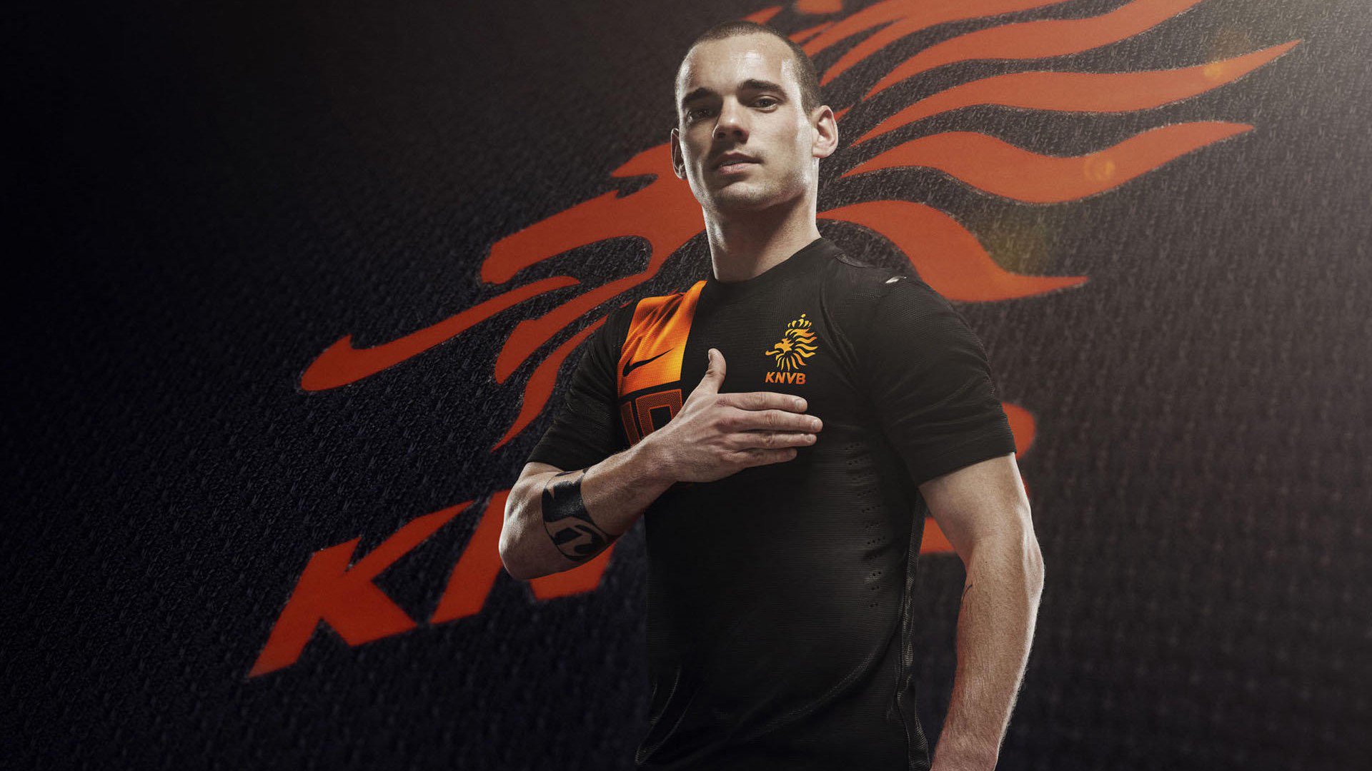 姆巴佩梅开二度助巴黎圣日耳曼领跑法甲 梅西伤退引担忧