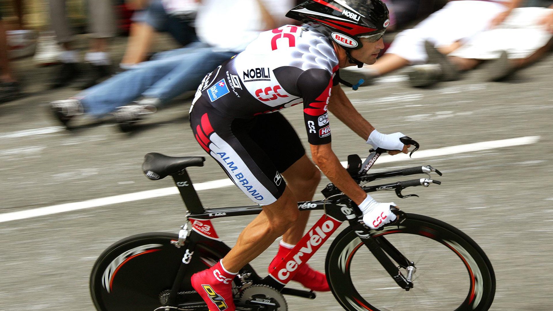 中国游泳队亚运会再创佳绩 新星闪耀泳池斩获多金