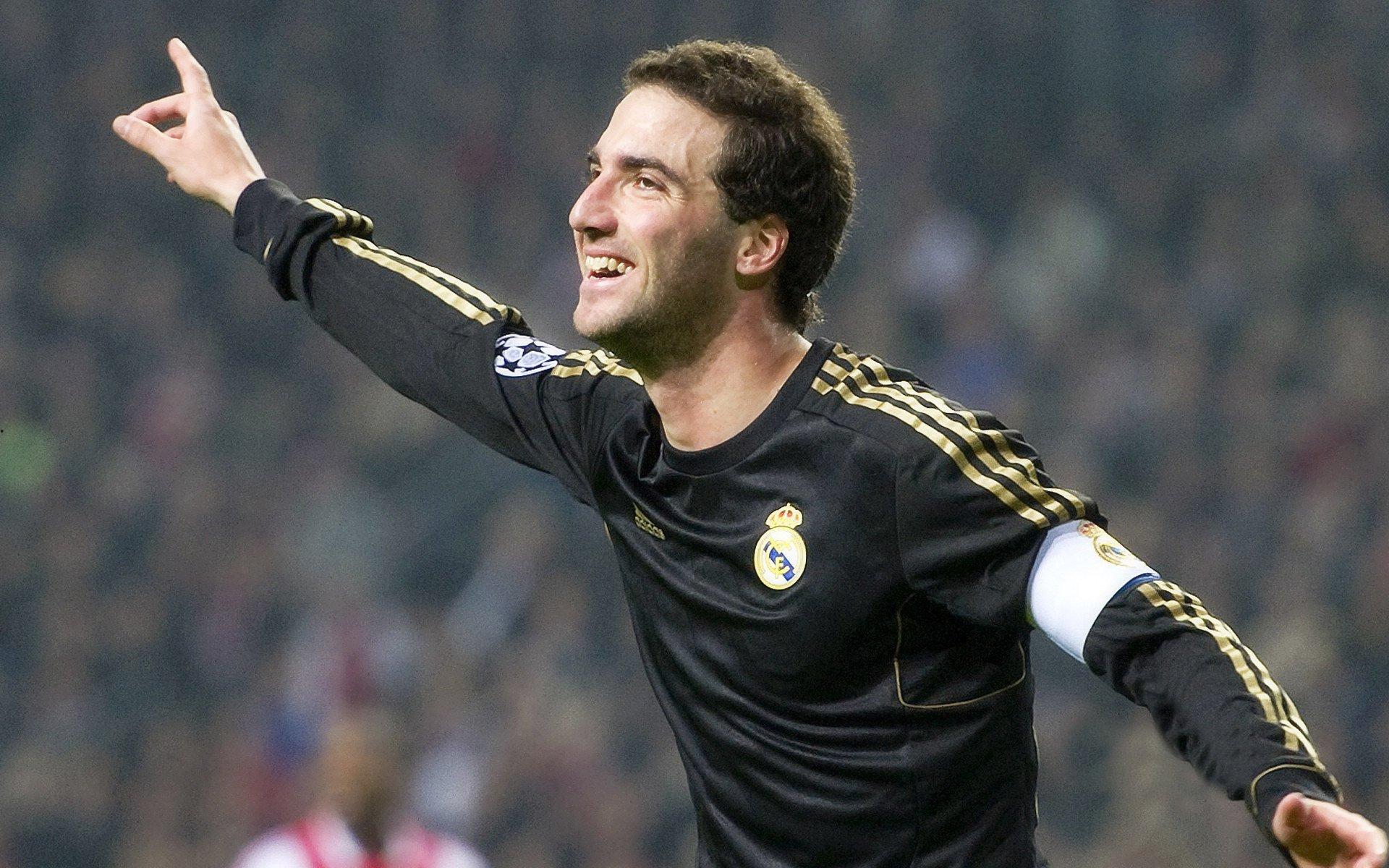 罗马诺独家透露，曼联门将引援现关键变数，阿斯顿维拉要求桑乔加入大马丁交易谈判